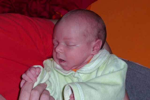 Florian an Mama festhalten